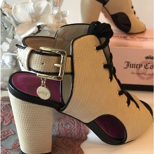 Juicy Couture Open Toe  laced Sandal